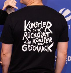 Kunstler Ohne Ruckgrat hazel brugger t shirt back